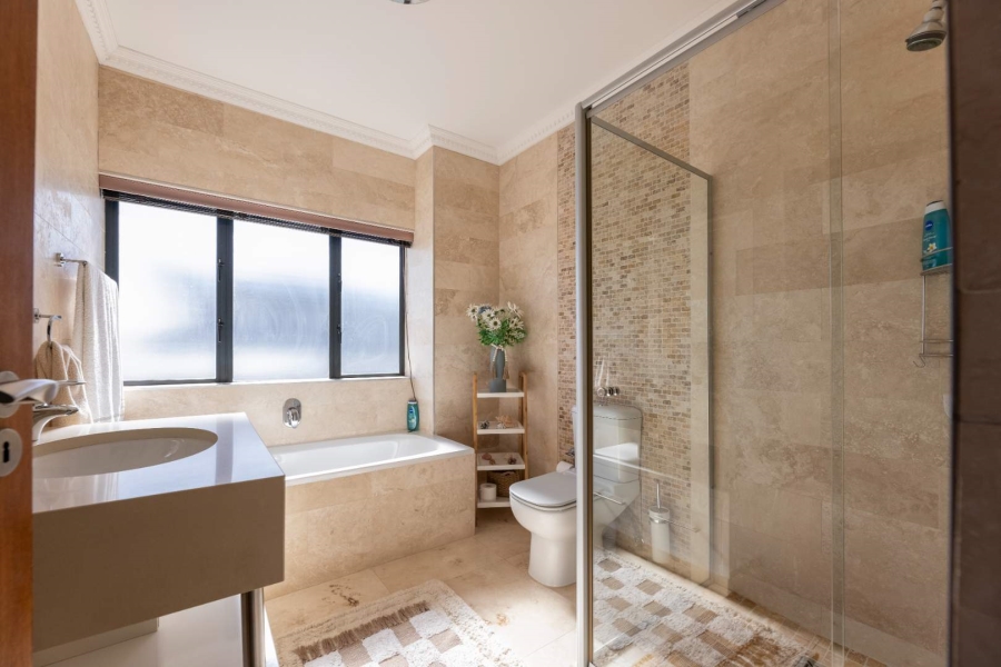 5 Bedroom Property for Sale in Oubaai Western Cape